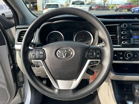 Used 2018 Toyota Highlander LE image 21
