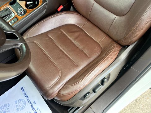 Used 2012 Volkswagen Touareg Hybrid image 24