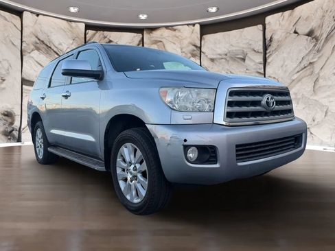 Used 2016 Toyota Sequoia Platinum AWD/4WD image 3