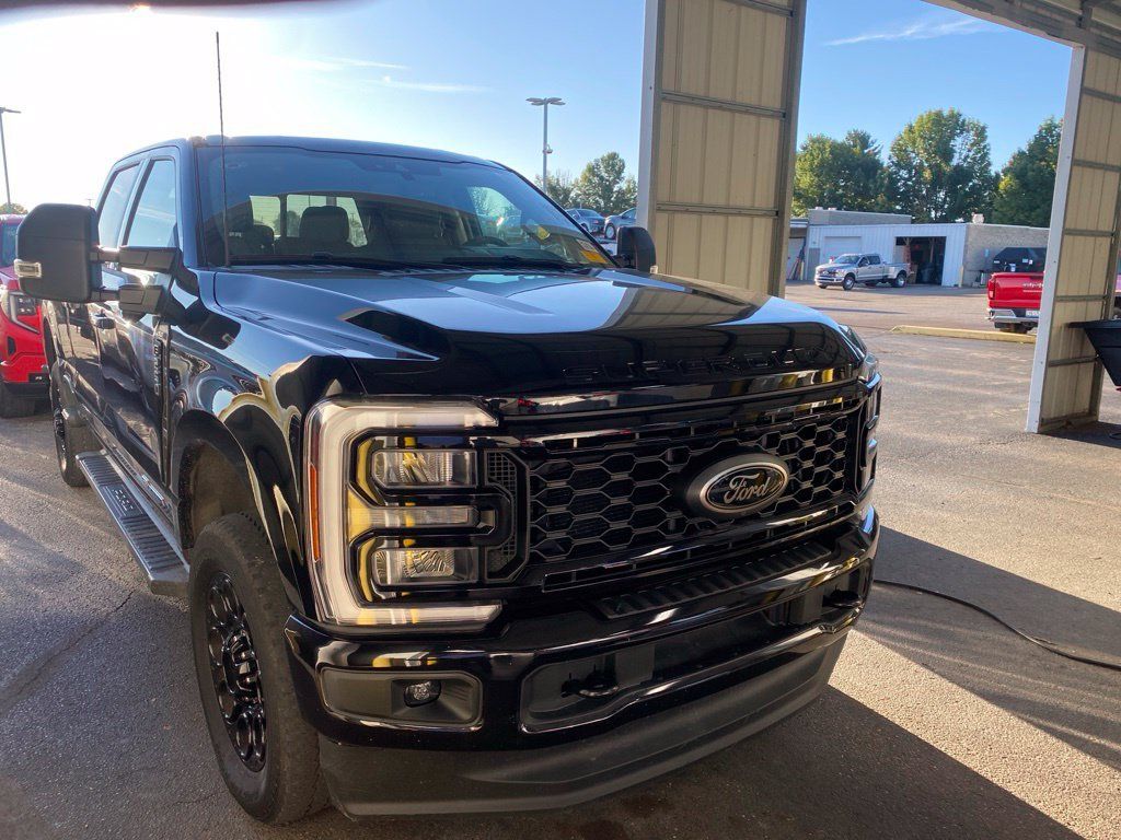 Used 2025 Ford F250 XLT w/ Black Appearance Package AWD/4WD image 1