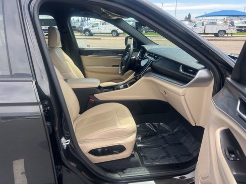 Used 2023 Jeep Grand Cherokee L Limited w/ Luxury Tech Group II AWD/4WD image 41