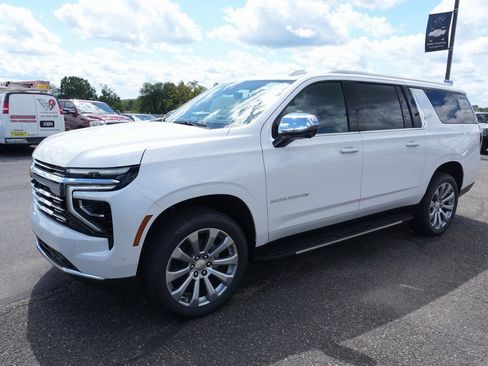 New 2025 Chevrolet Suburban Premier image 3