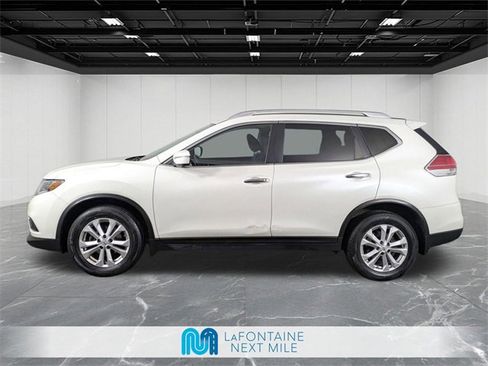 Used 2015 Nissan Rogue SV w/ SV Premium Package image 2