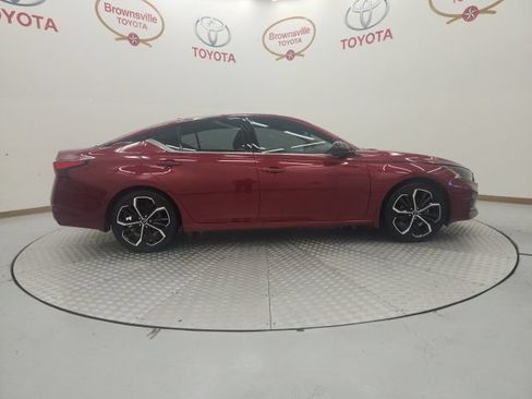 Used 2024 Nissan Altima 2.5 SR FWD image 3