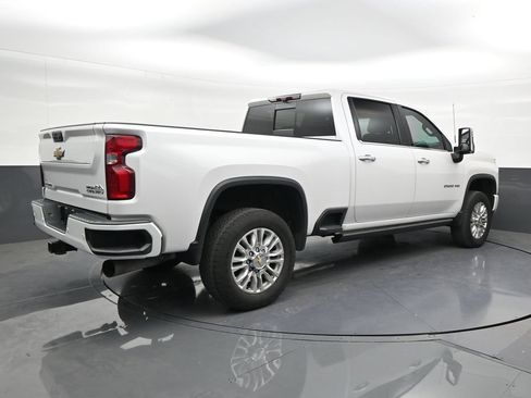 Used 2023 Chevrolet Silverado 2500 High Country w/ Z71 Off-Road Package AWD/4WD image 5