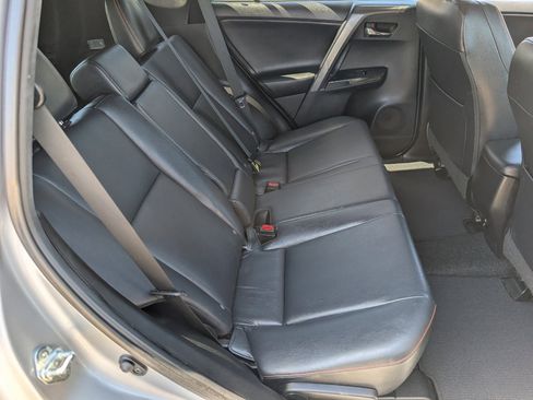 Used 2016 Toyota RAV4 SE image 5