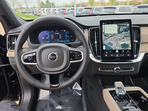 Used 2025 Volvo XC90 B5 Plus AWD/4WD image 13