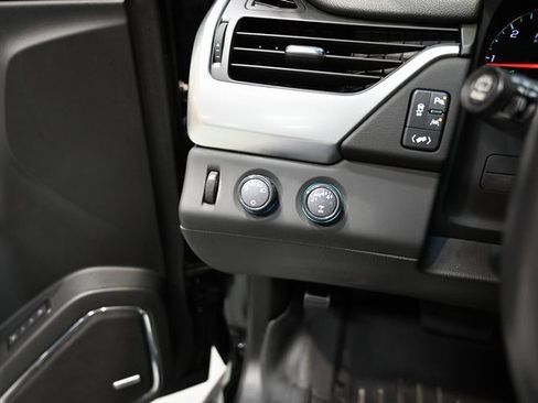 Used 2018 Chevrolet Suburban LT image 26