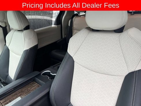 Used 2026 Toyota Sienna Platinum AWD/4WD image 8