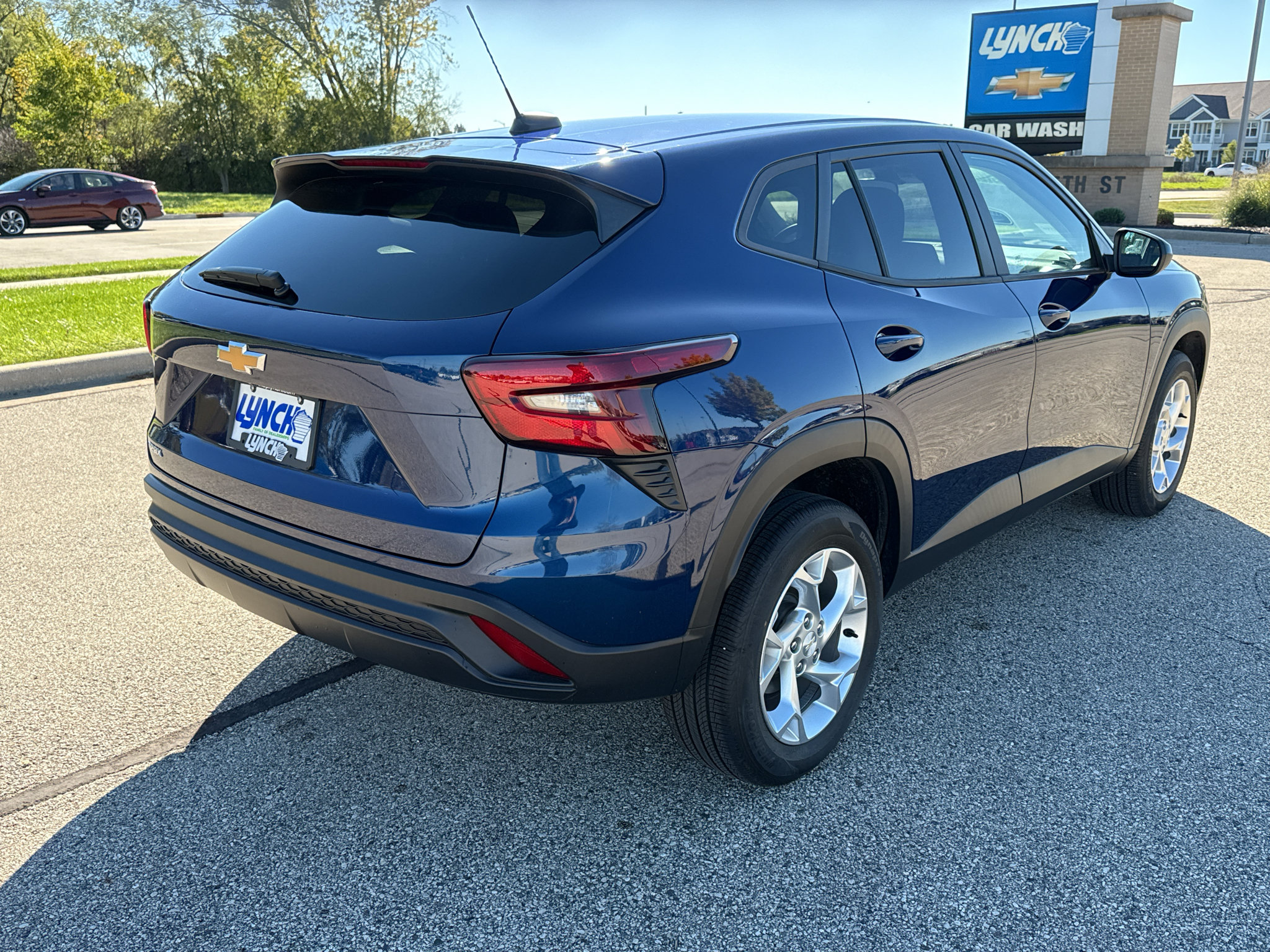 Used 2024 Chevrolet Trax LS w/ LS Convenience Package FWD image 4