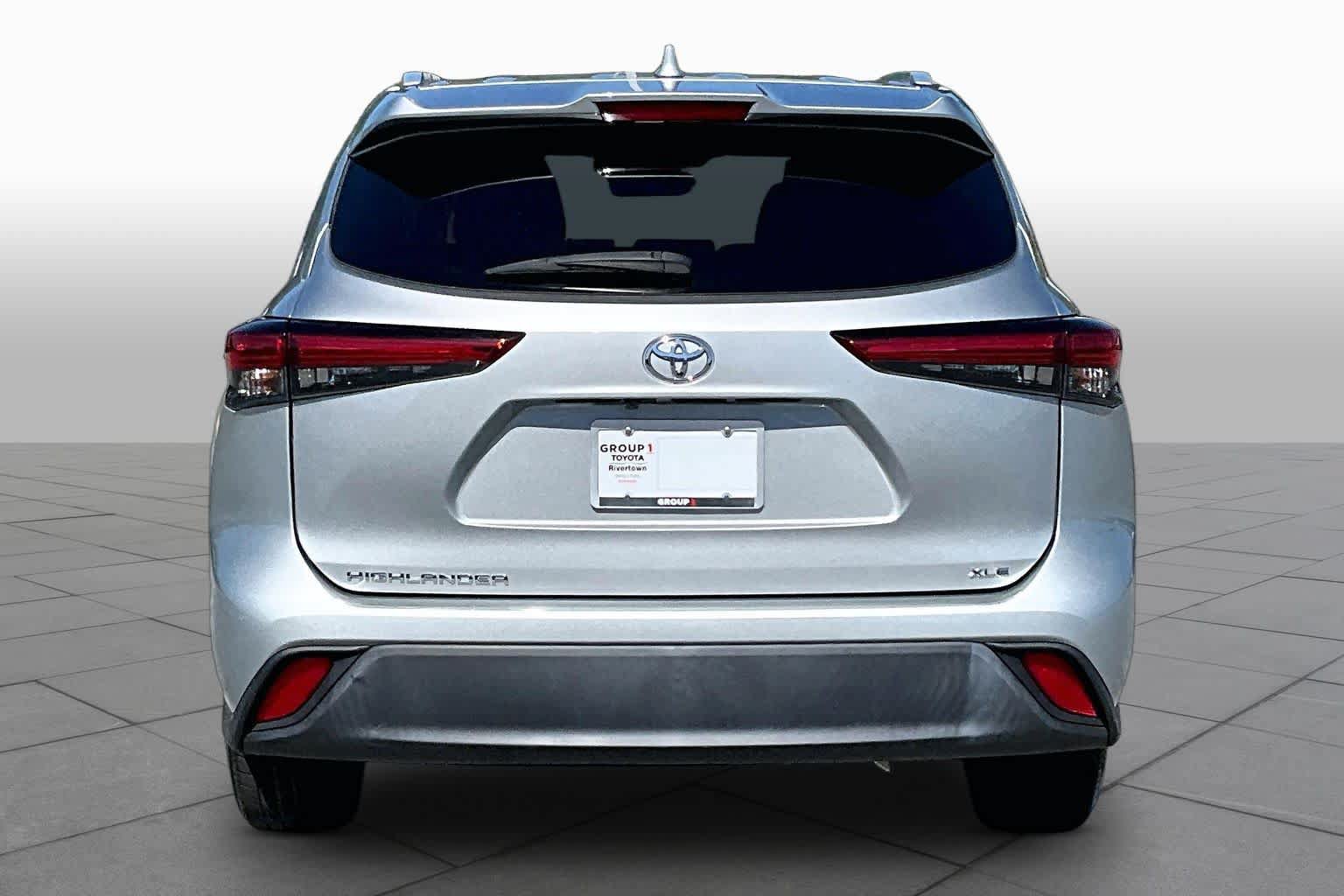 Used 2023 Toyota Highlander XLE FWD image 5