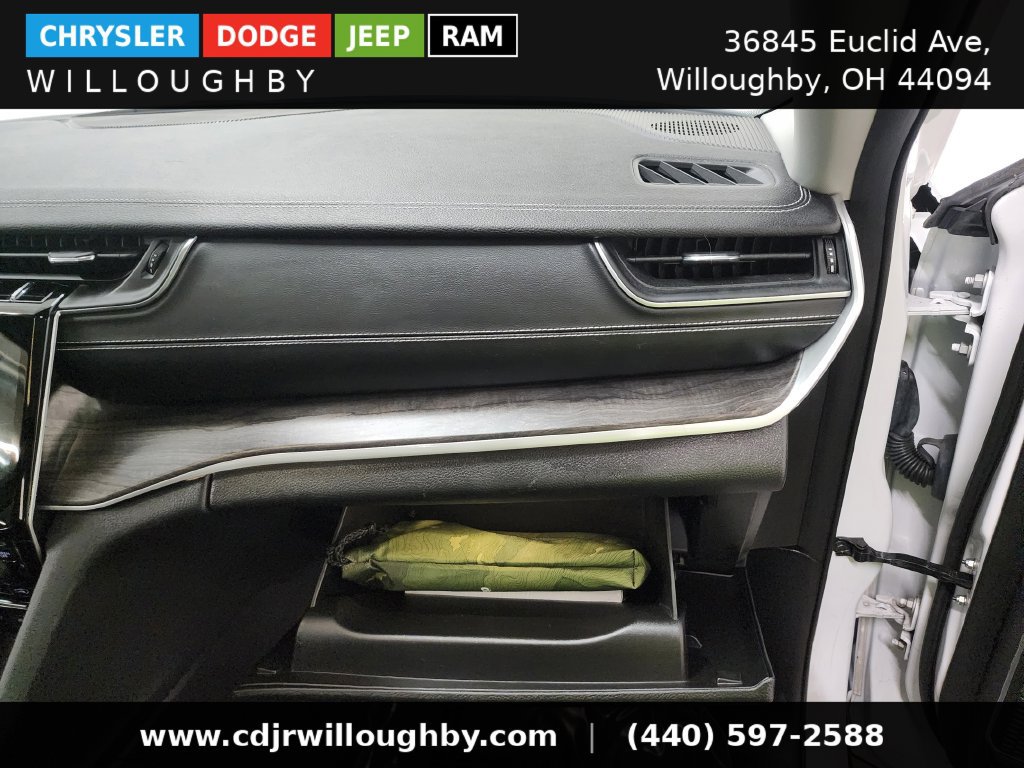 Used 2023 Jeep Grand Cherokee Limited w/ Luxury Tech Group II AWD/4WD image 38
