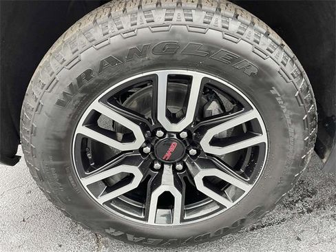 Certified 2024 GMC Sierra 1500 AT4 w/ Technology Package image 8