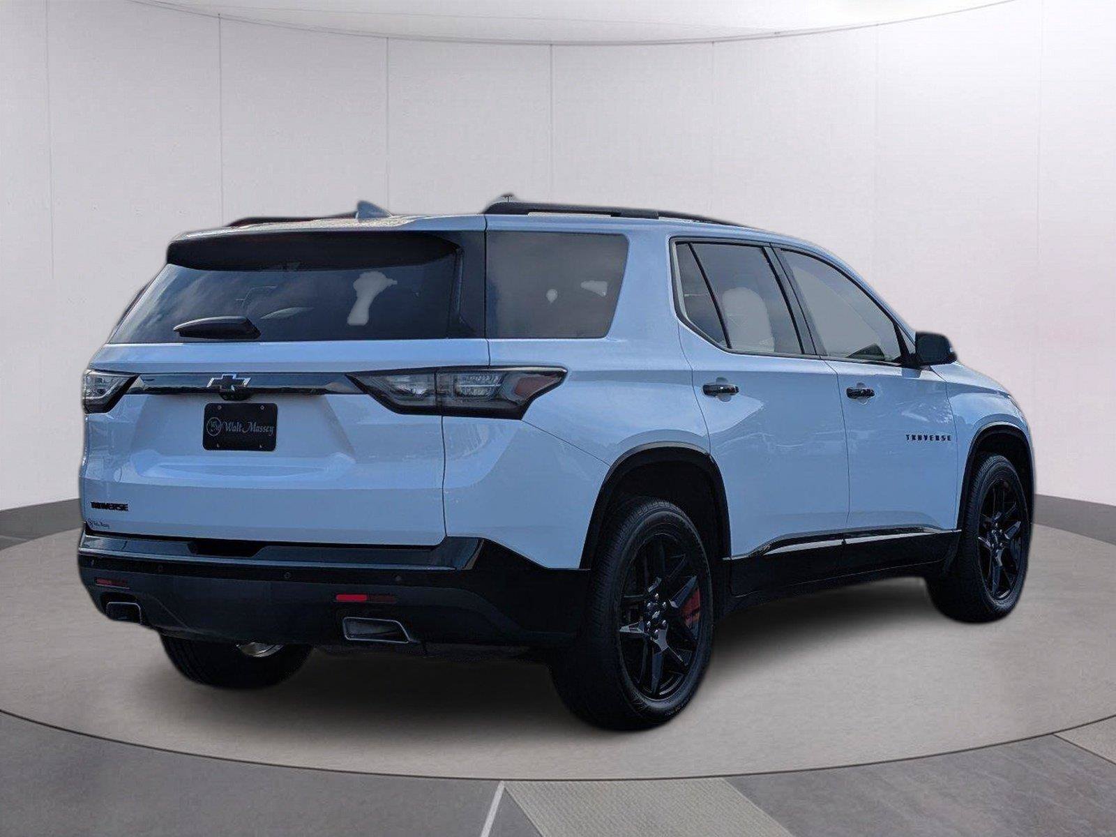 Used 2021 Chevrolet Traverse Premier w/ Redline Edition FWD image 7