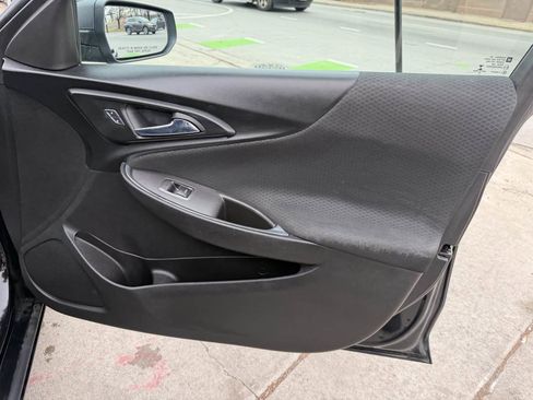 Used 2017 Chevrolet Malibu LT image 19