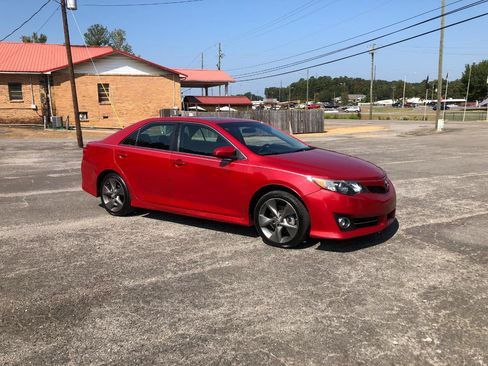 Used 2012 Toyota Camry SE FWD image 1