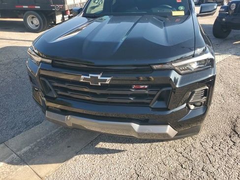 Used 2025 Chevrolet Colorado Z71 w/ Technology Package image 3