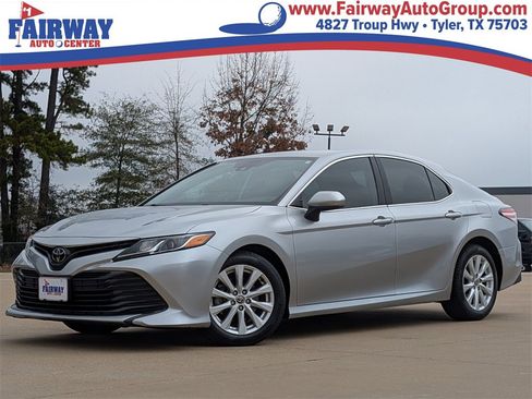 Used 2020 Toyota Camry LE image 1