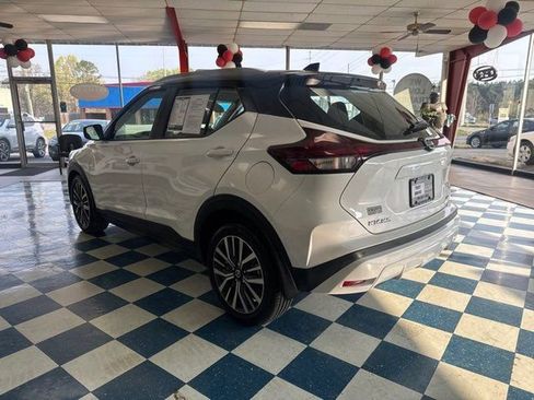 Used 2021 Nissan Kicks SV image 5