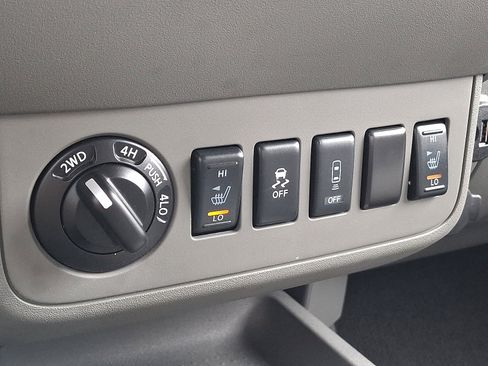 Used 2018 Nissan Frontier SV w/ Value Truck Package AWD/4WD image 25
