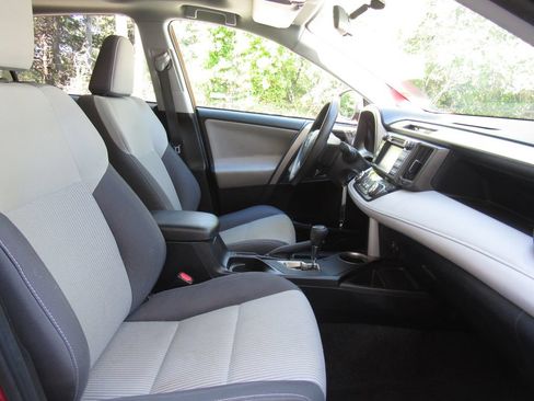 Used 2015 Toyota RAV4 XLE FWD image 17