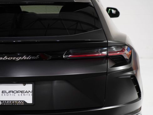 Used 2022 Lamborghini Urus AWD/4WD image 36