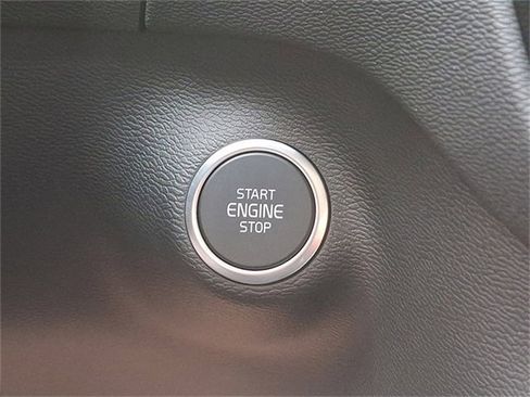 New 2025 Volvo XC40 B5 Ultra w/ Climate Package image 16