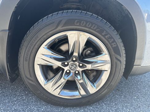Used 2019 Toyota Highlander Limited Platinum AWD/4WD image 36