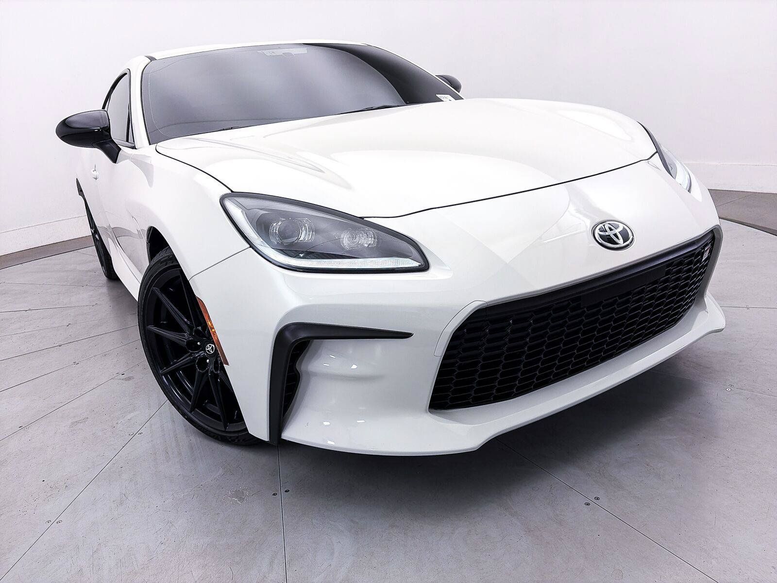 Used 2024 Toyota GR86 Premium RWD image 3