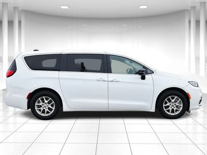 Used 2024 Chrysler Pacifica Touring-L