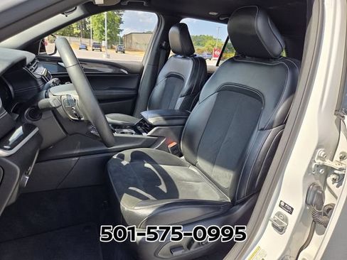 Used 2023 Jeep Grand Cherokee Altitude AWD/4WD image 7