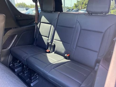 Used 2022 Chevrolet Tahoe Z71 w/ Luxury Package AWD/4WD image 18