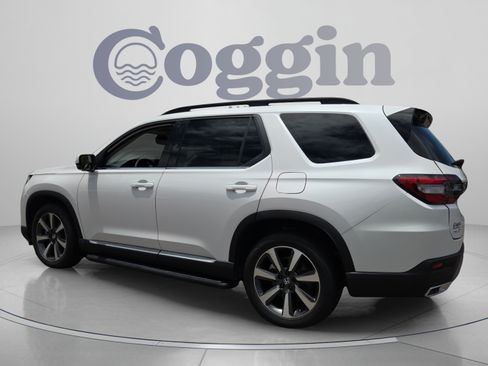 Certified 2024 Honda Pilot Elite image 3
