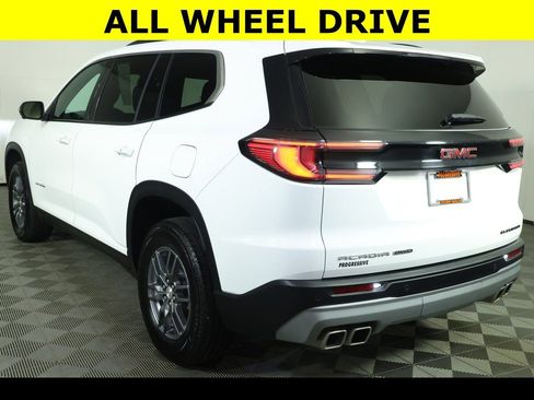 Used 2025 GMC Acadia Elevation image 5