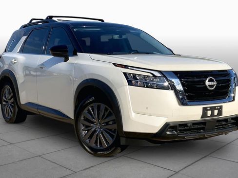 Used 2024 Nissan Pathfinder SL w/ SL Premium Package AWD/4WD image 3