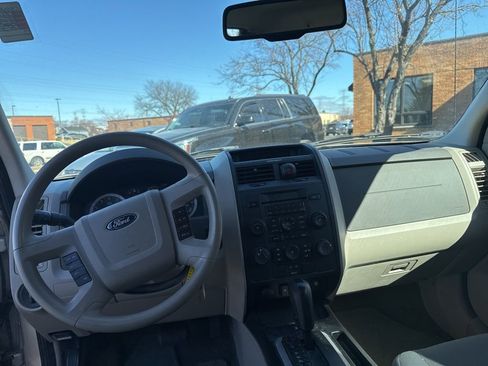 Used 2010 Ford Escape XLS image 9