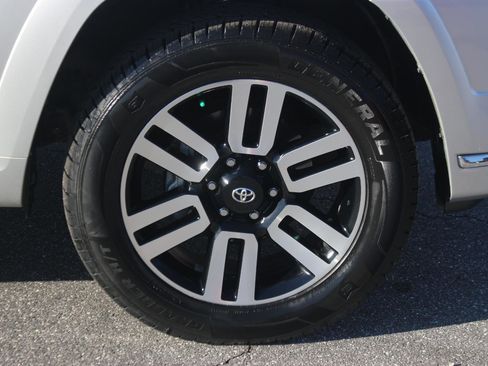 Used 2022 Toyota 4Runner Limited image 33