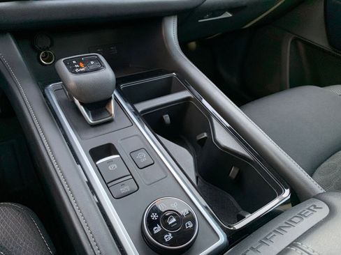 Used 2025 Nissan Pathfinder SV image 41