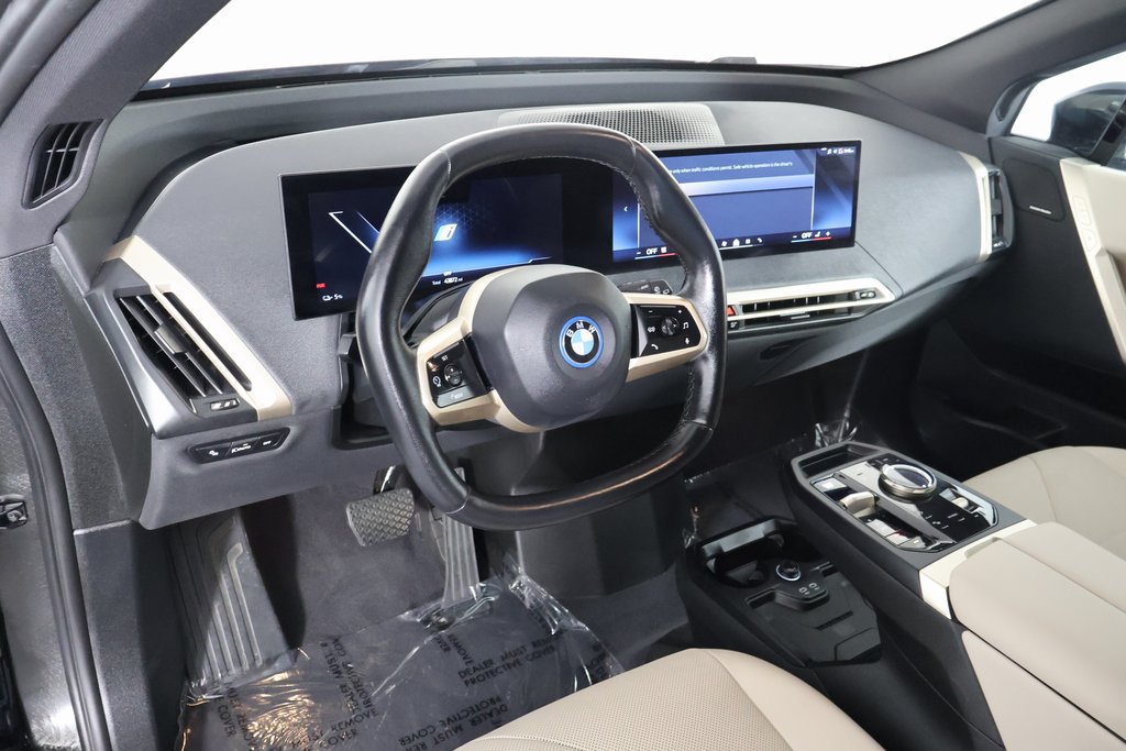 Used 2024 BMW iX xDrive50 w/ Premium Package AWD/4WD image 7