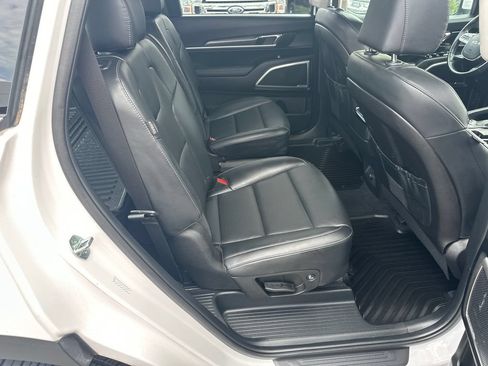 Used 2023 Kia Telluride S FWD image 15