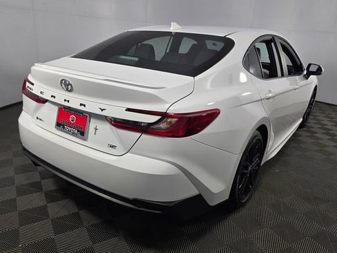Used 2026 Toyota Camry SE image 8