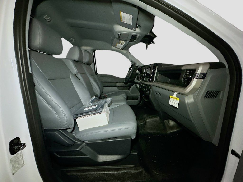 New 2026 Ford F550 4x4 Regular Cab Super Duty image 27