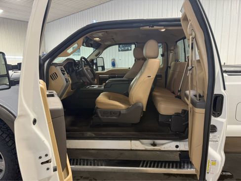 Used 2015 Ford F250 Lariat w/ Chrome Package image 17