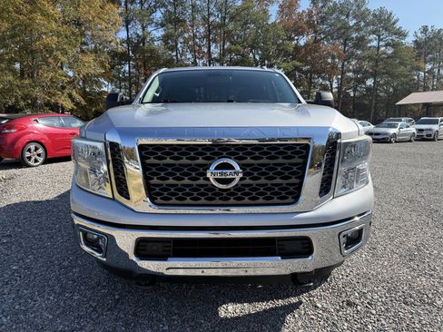 Used 2017 Nissan Titan SV image 3