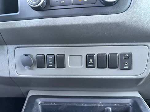 Used 2018 Nissan NV 2500 SV RWD image 31