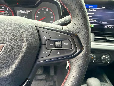 Used 2025 Chevrolet Trax RS FWD image 20