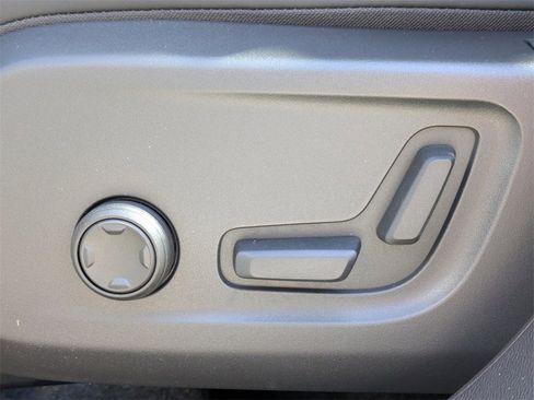 New 2026 Volvo XC40 B5 Ultra w/ Protection Package Premier image 26