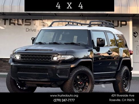 Used 2012 Toyota FJ Cruiser 4WD w/ Convenience Pkg image 1