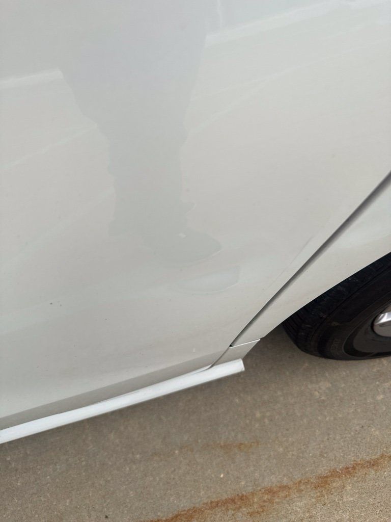 Used 2023 Toyota Sienna XLE AWD/4WD image 3