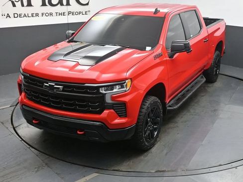 Used 2024 Chevrolet Silverado 1500 LT Trail Boss w/ Convenience Package II AWD/4WD image 44